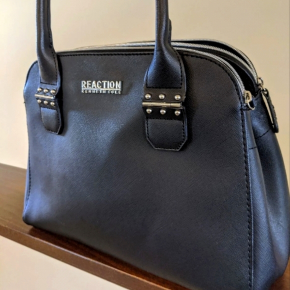 Kenneth Cole reaction Women's Shoulder Bag. - Picture 6 of 7